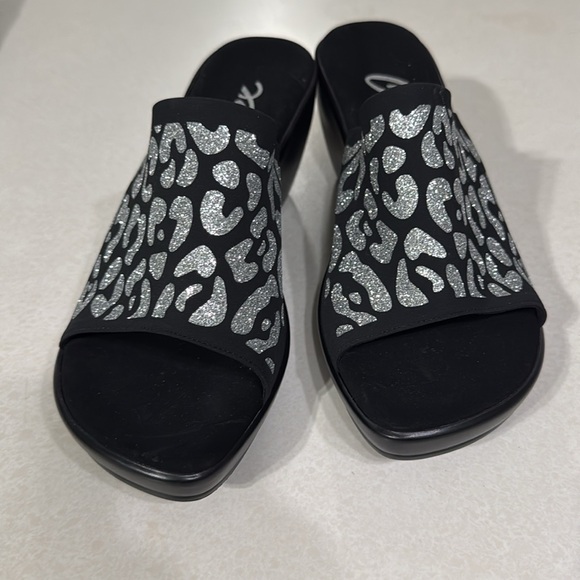 Onex Black & Silver Leopard Print Rory Slide Wedge EUR Size 39 US Size 8.5/9 - Picture 4 of 10